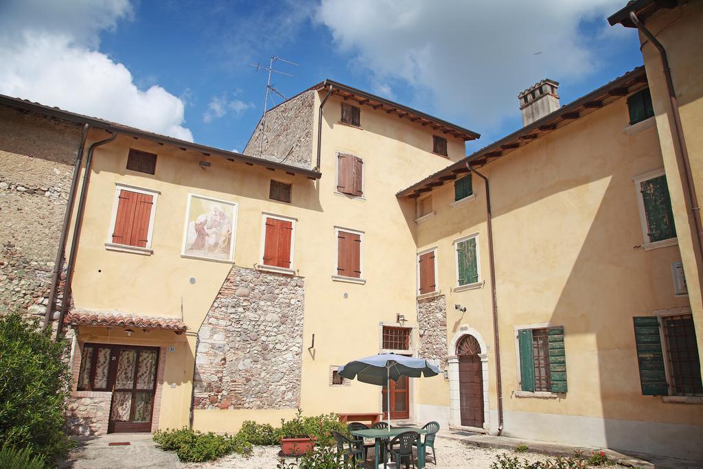 Agriturismo Licensi Del Bresa Villa Monzambano Habitación foto