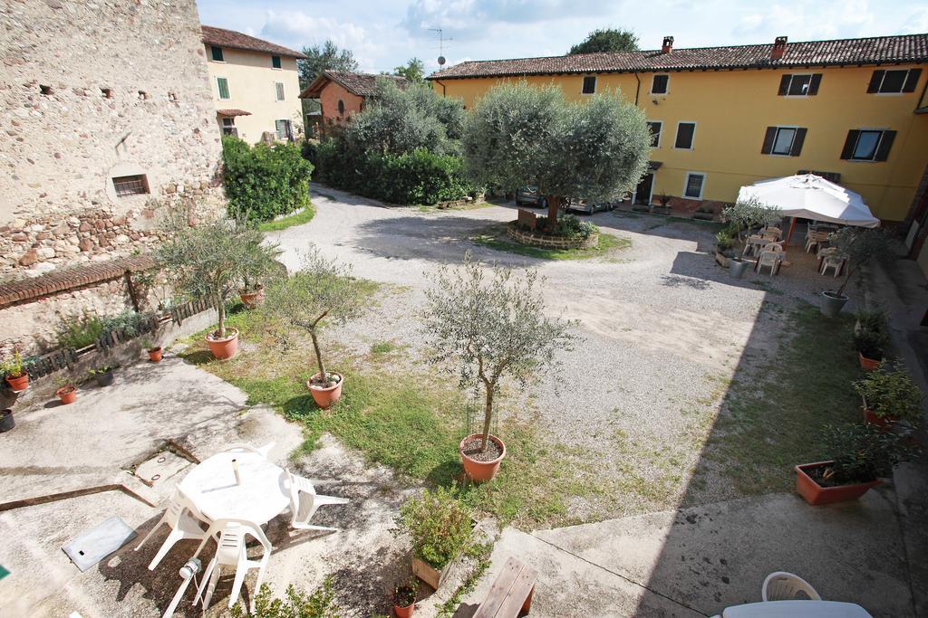 Agriturismo Licensi Del Bresa Villa Monzambano Habitación foto