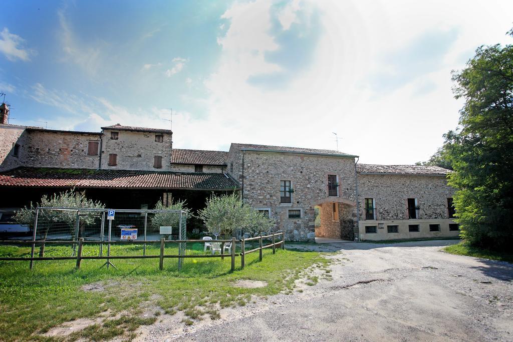Agriturismo Licensi Del Bresa Villa Monzambano Habitación foto