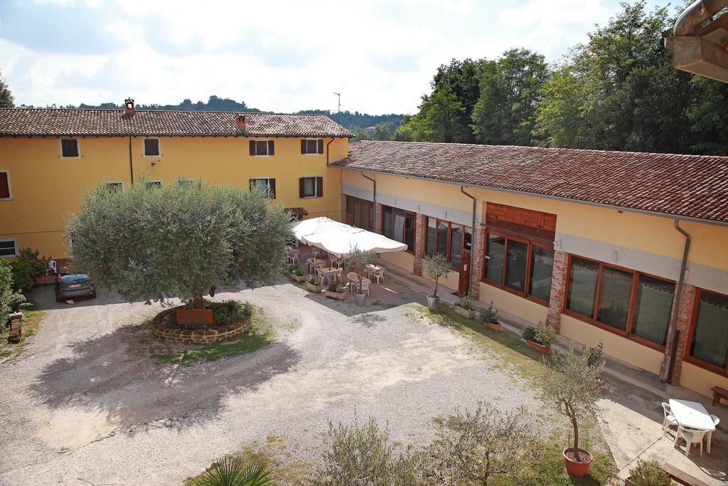 Agriturismo Licensi Del Bresa Villa Monzambano Habitación foto