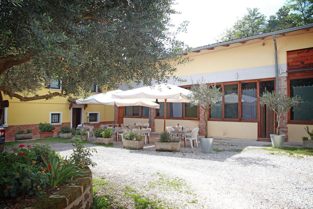Agriturismo Licensi Del Bresa Villa Monzambano Habitación foto